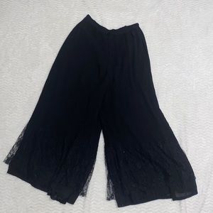 Ribbed Flowy Cropped Pants